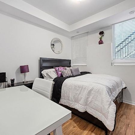 Апартаменты Beautiful Townhouse Near Yorkdale Mall, Wilson Subway Торонто Экстерьер фото