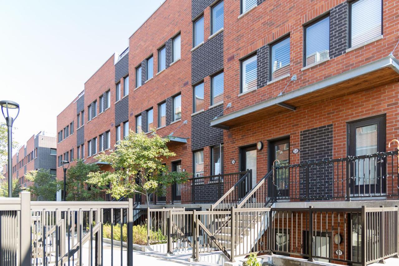 Апартаменты Beautiful Townhouse Near Yorkdale Mall, Wilson Subway Торонто Экстерьер фото