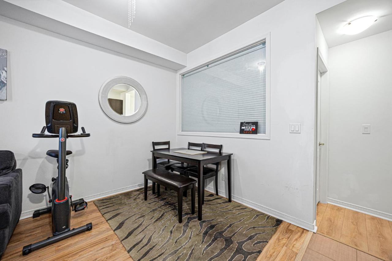 Апартаменты Beautiful Townhouse Near Yorkdale Mall, Wilson Subway Торонто Экстерьер фото