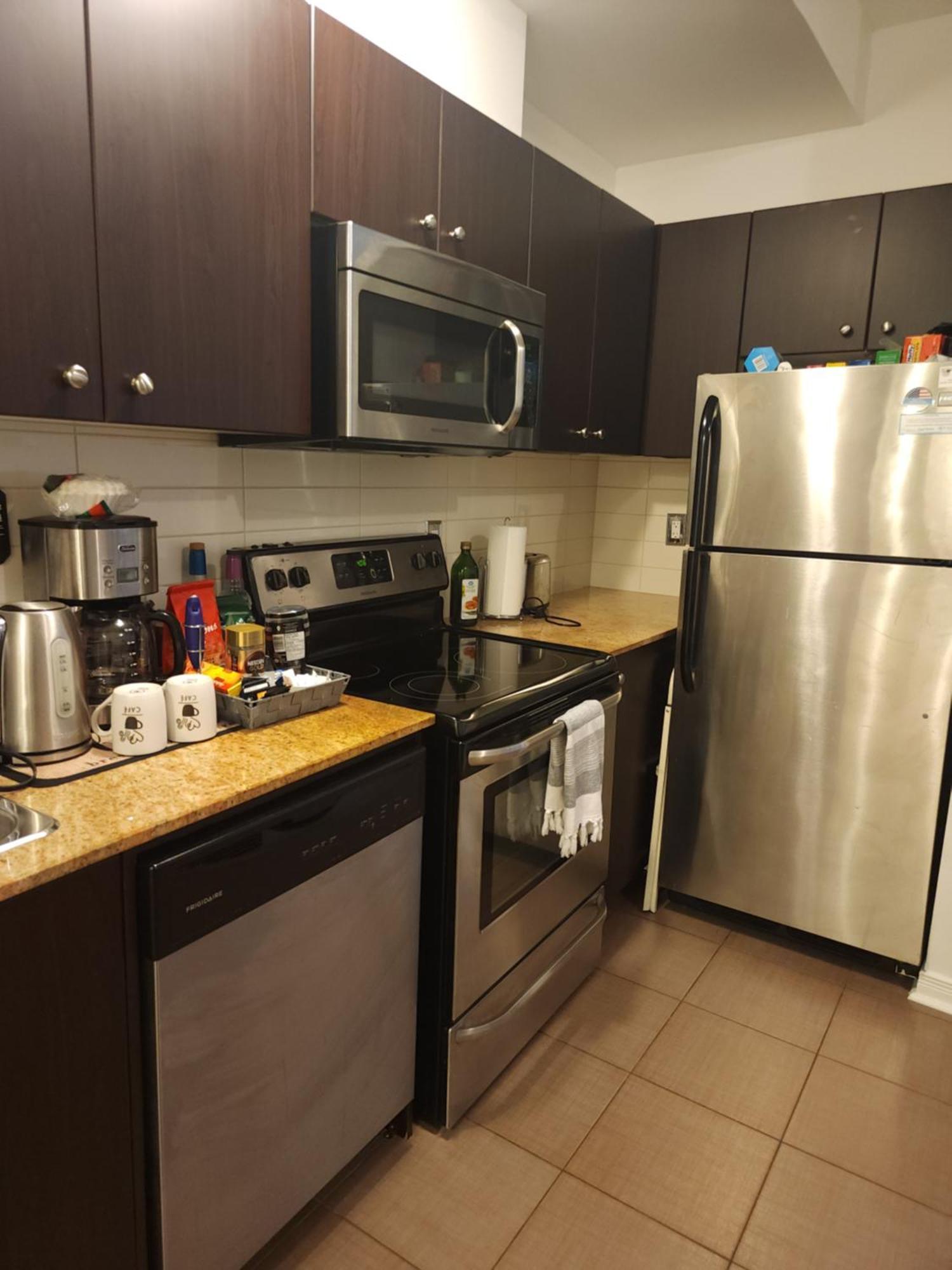 Апартаменты Beautiful Townhouse Near Yorkdale Mall, Wilson Subway Торонто Экстерьер фото