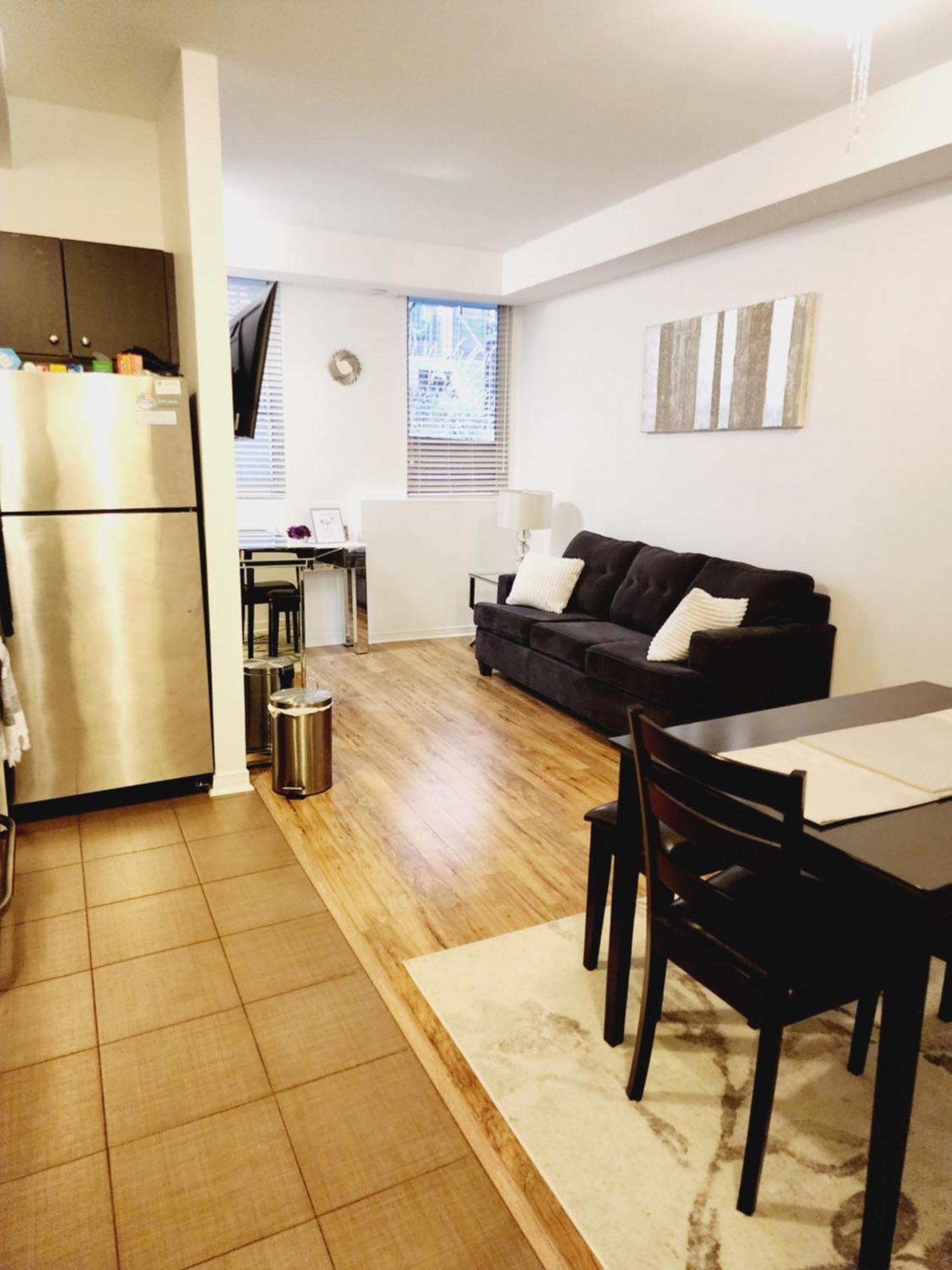 Апартаменты Beautiful Townhouse Near Yorkdale Mall, Wilson Subway Торонто Экстерьер фото