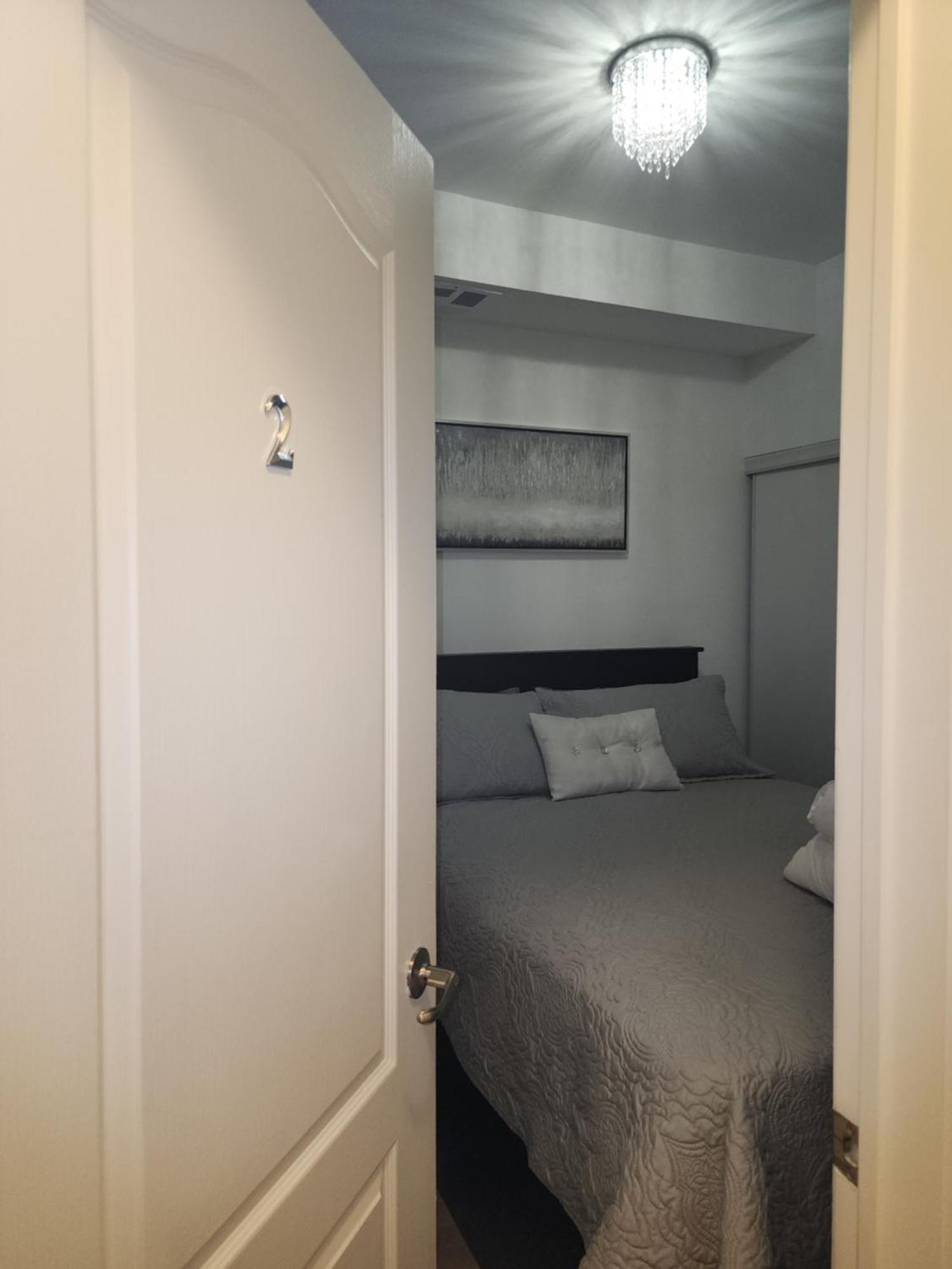 Апартаменты Beautiful Townhouse Near Yorkdale Mall, Wilson Subway Торонто Экстерьер фото