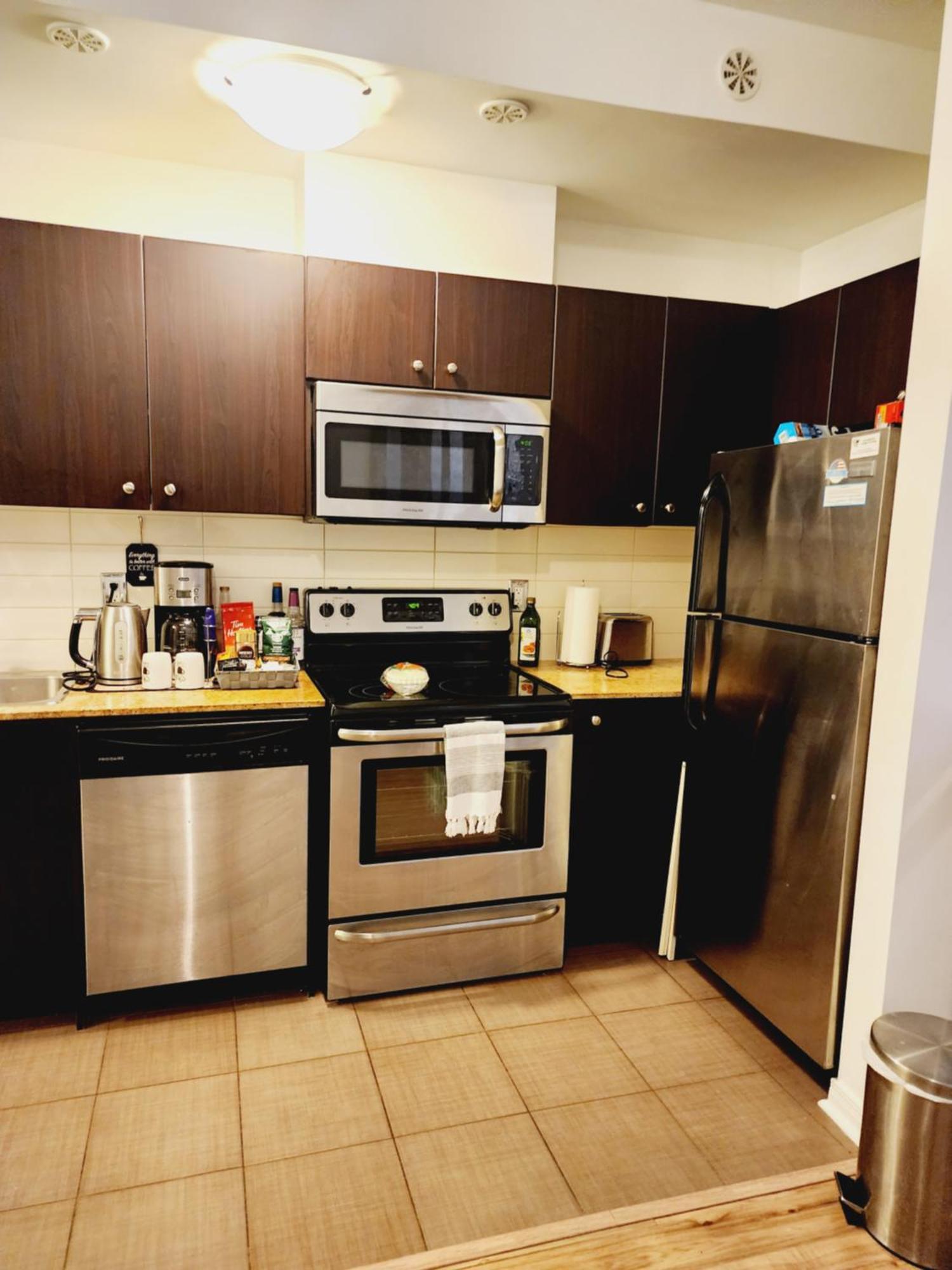 Апартаменты Beautiful Townhouse Near Yorkdale Mall, Wilson Subway Торонто Экстерьер фото